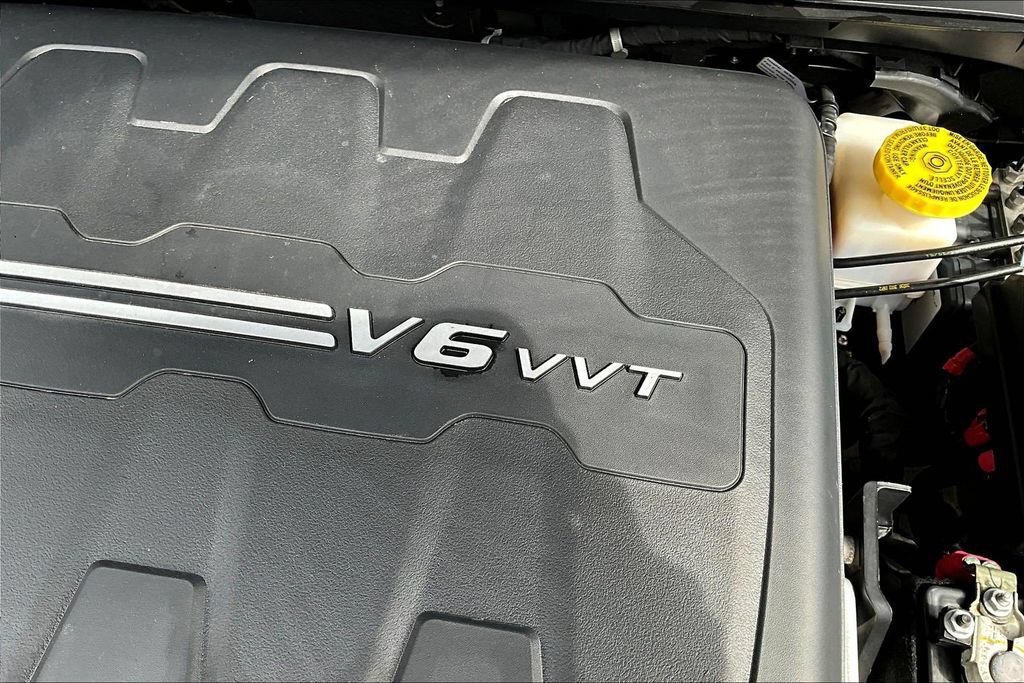 Used 2021 Jeep Cherokee Limited w/ Elite Package AWD/4WD image 31