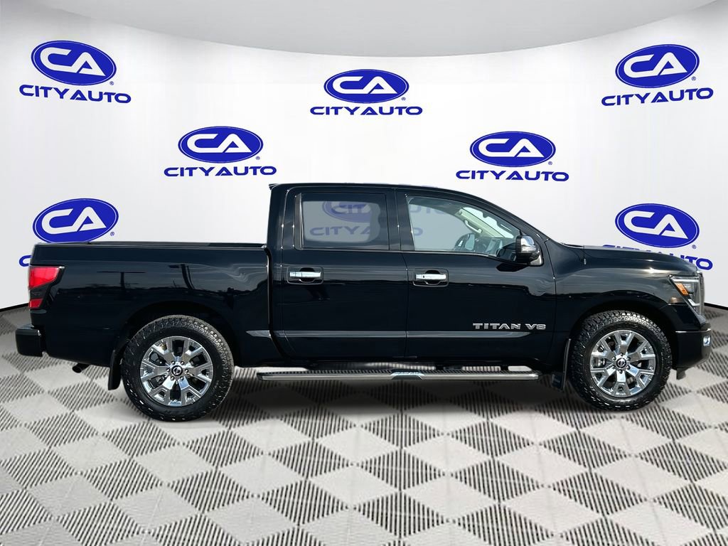 Used 2020 Nissan Titan SL image 2