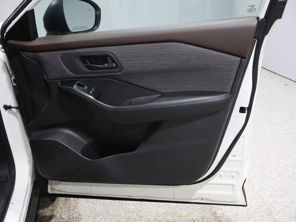 Used 2022 Nissan Rogue S image 23