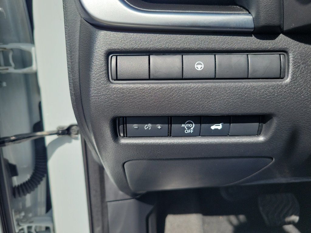 Used 2025 Nissan Rogue SV AWD/4WD image 36
