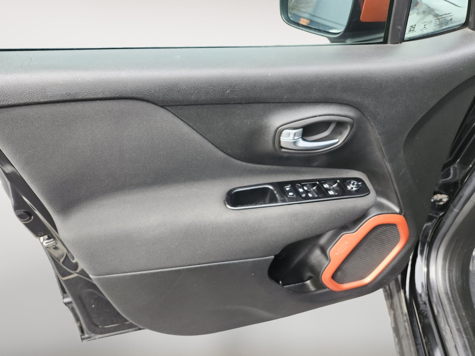 Used 2020 Jeep Renegade Latitude FWD image 21