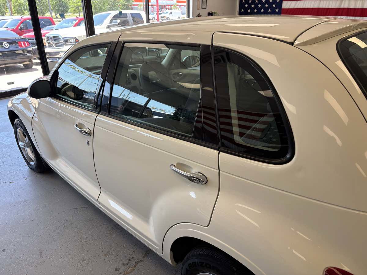 Used 2008 Chrysler PT Cruiser FWD image 12