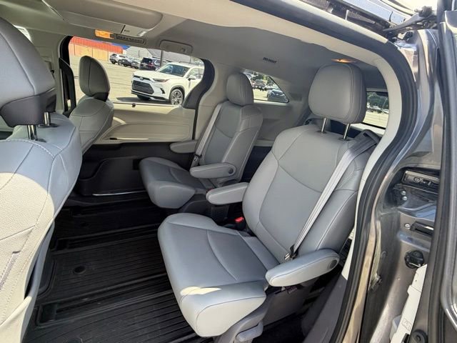 Used 2021 Toyota Sienna XLE w/ XLE Plus Package AWD/4WD image 10