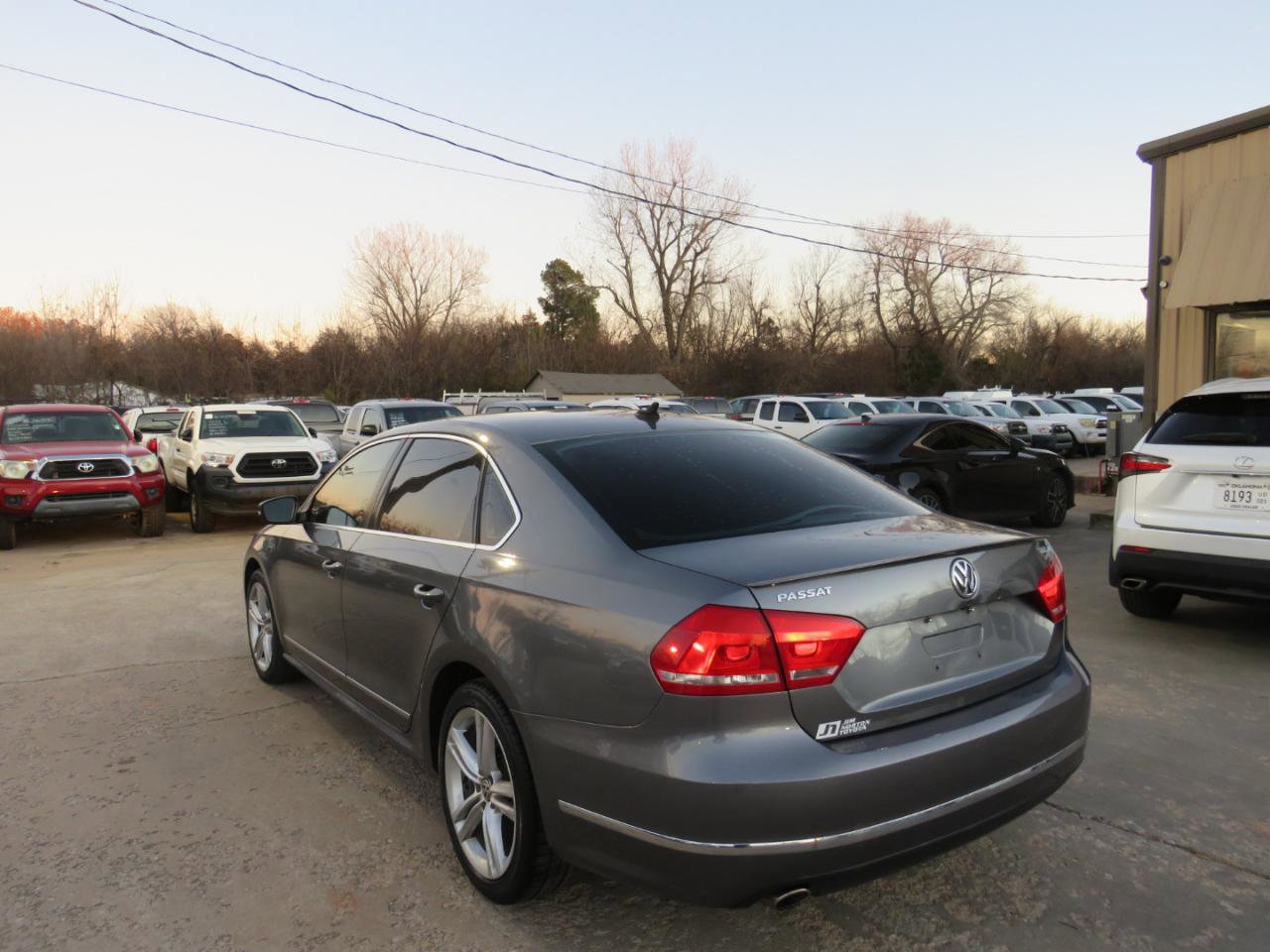 Used 2014 Volkswagen Passat TDI SEL Premium FWD image 9