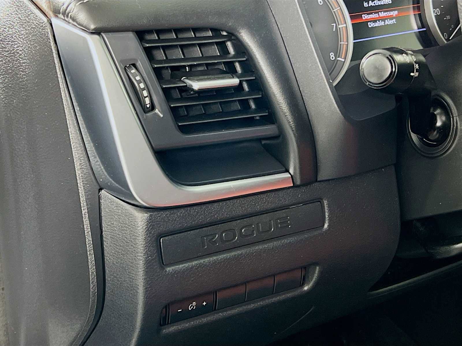 Used 2023 Nissan Rogue S image 10