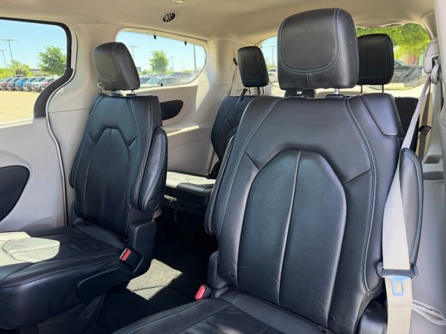 Used 2021 Chrysler Pacifica Touring-L image 21