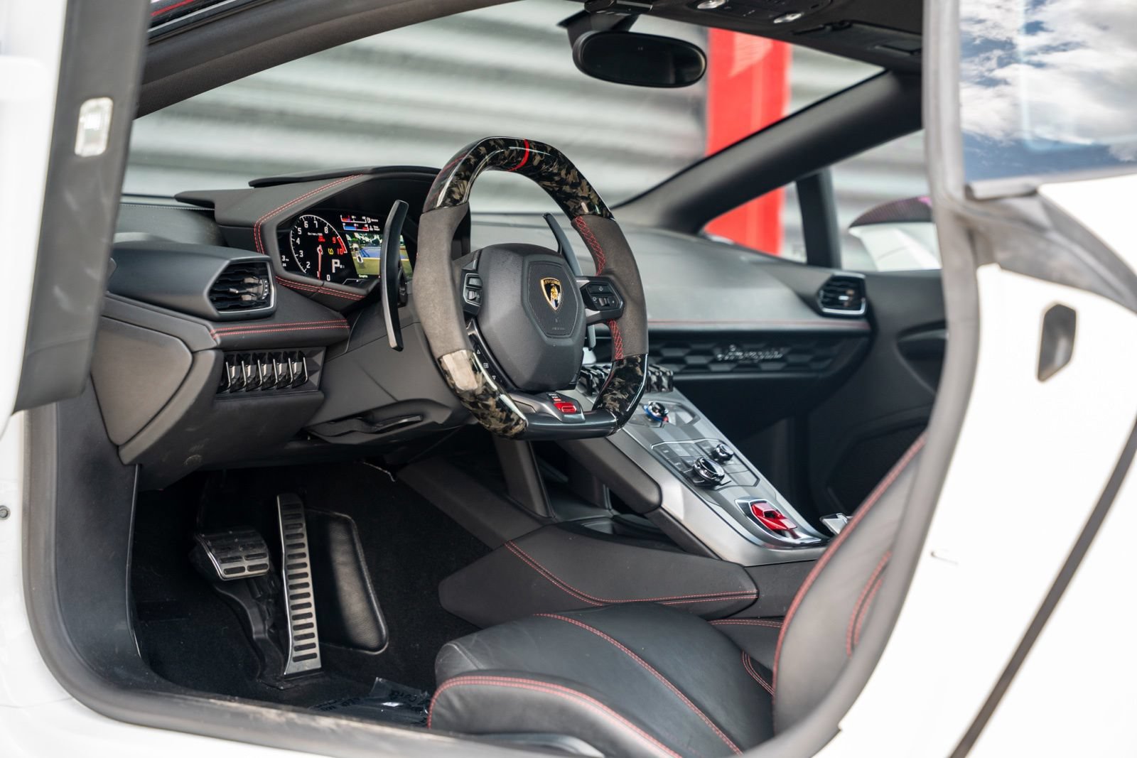 Used 2015 Lamborghini Huracan LP 610-4 AWD/4WD image 23