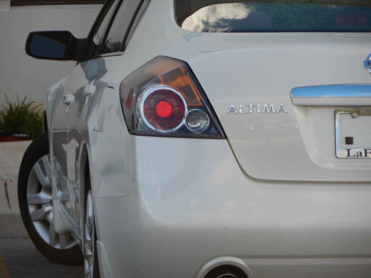 Used 2009 Nissan Altima 2.5 S w/ Convenience Pkg FWD image 1