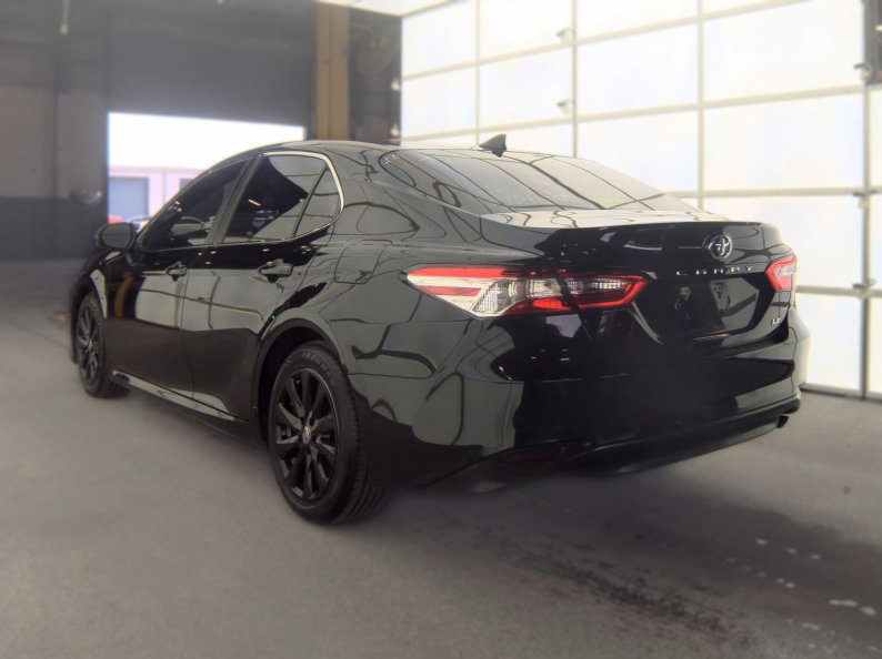 Used 2020 Toyota Camry LE FWD image 4
