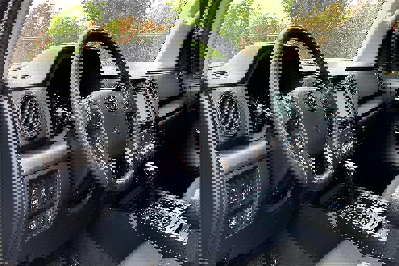 Used 2019 Toyota Tundra SR5 w/ SR5 Upgrade Package AWD/4WD image 16