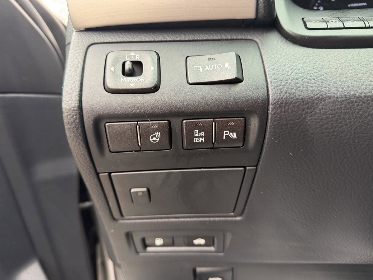 Used 2016 Lexus LS 460 AWD image 26