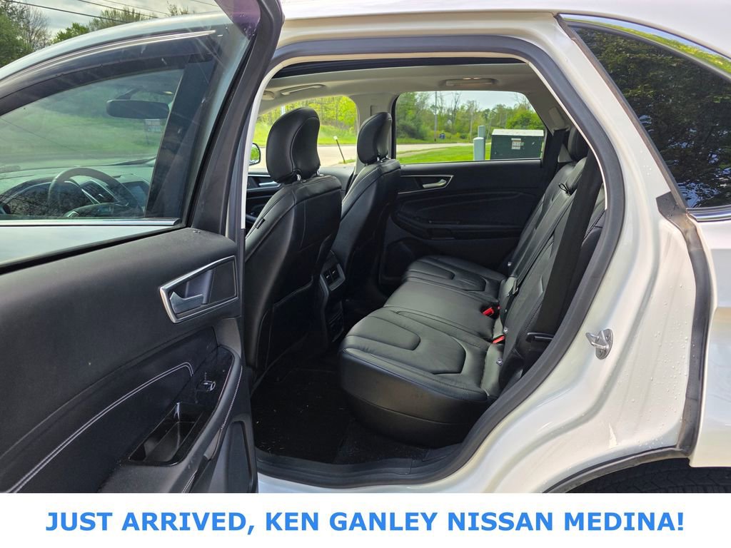 Used 2016 Ford Edge Titanium w/ Technology Package AWD/4WD image 16