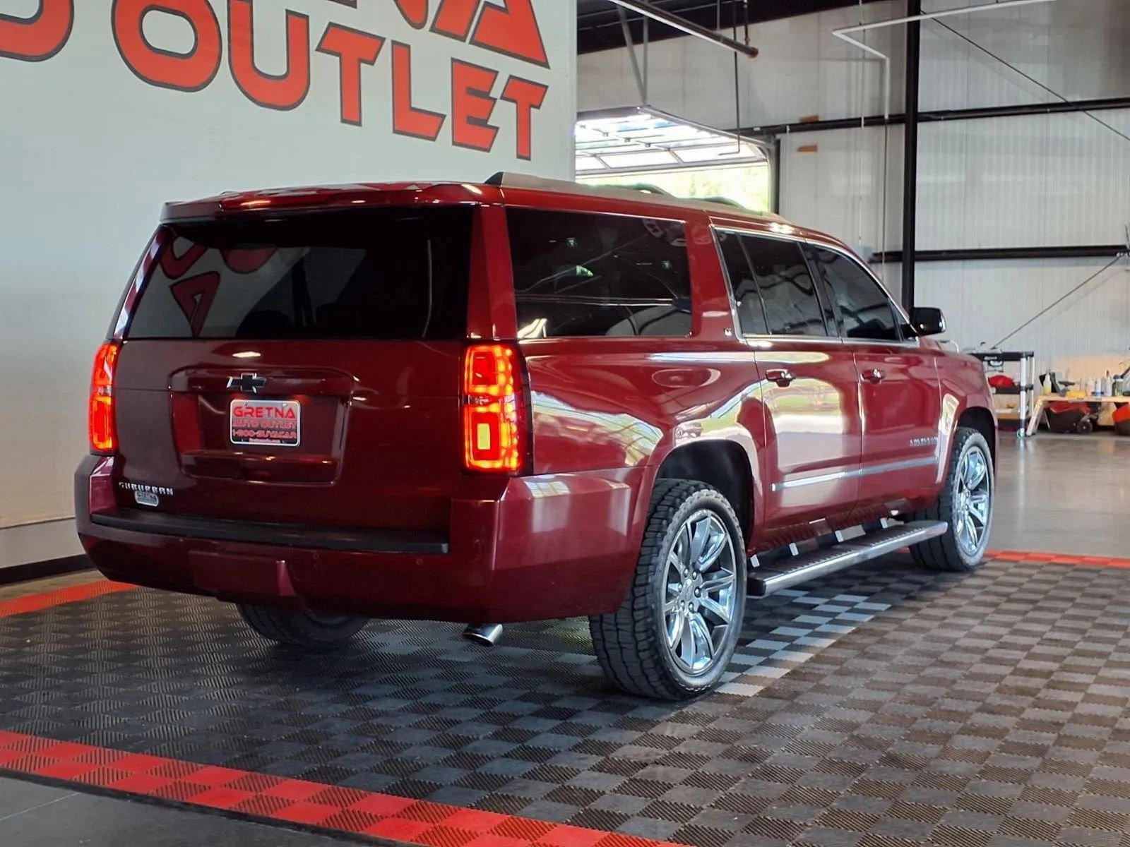 Used 2017 Chevrolet Suburban LT w/ LT Signature Package AWD/4WD image 8