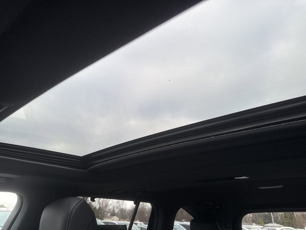 Used 2023 Lexus LX 600 4WD w/ Luxury Package image 19