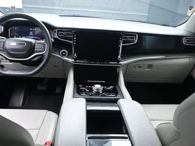 Used 2022 Jeep Wagoneer Series III w/ Flexible Seating Group image 9