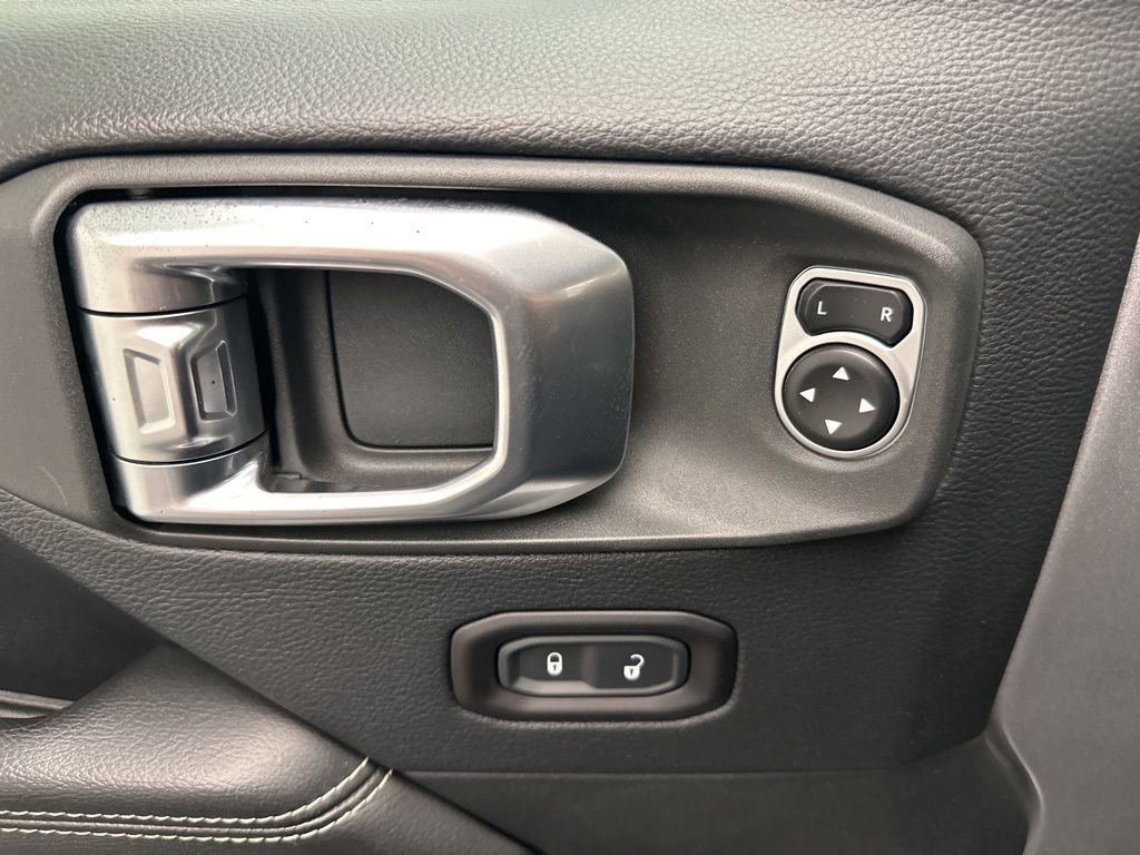 Used 2018 Jeep Wrangler Unlimited Sahara image 24
