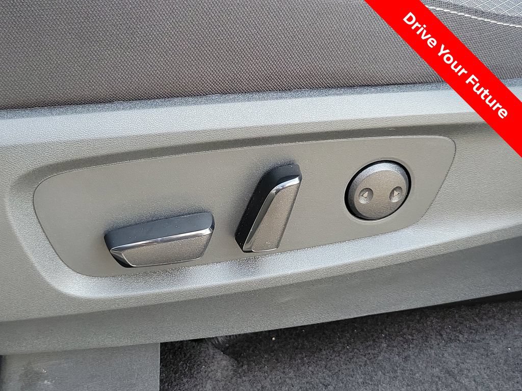 Certified 2025 Nissan Pathfinder SV FWD image 16