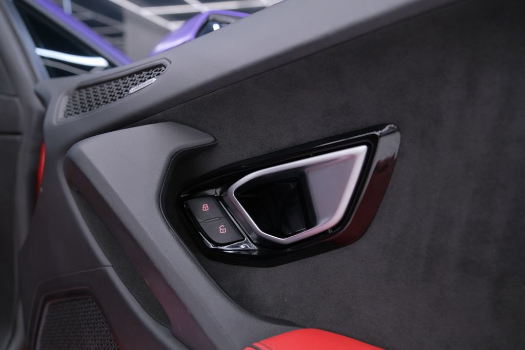 Used 2021 Lamborghini Huracan EVO RWD image 32