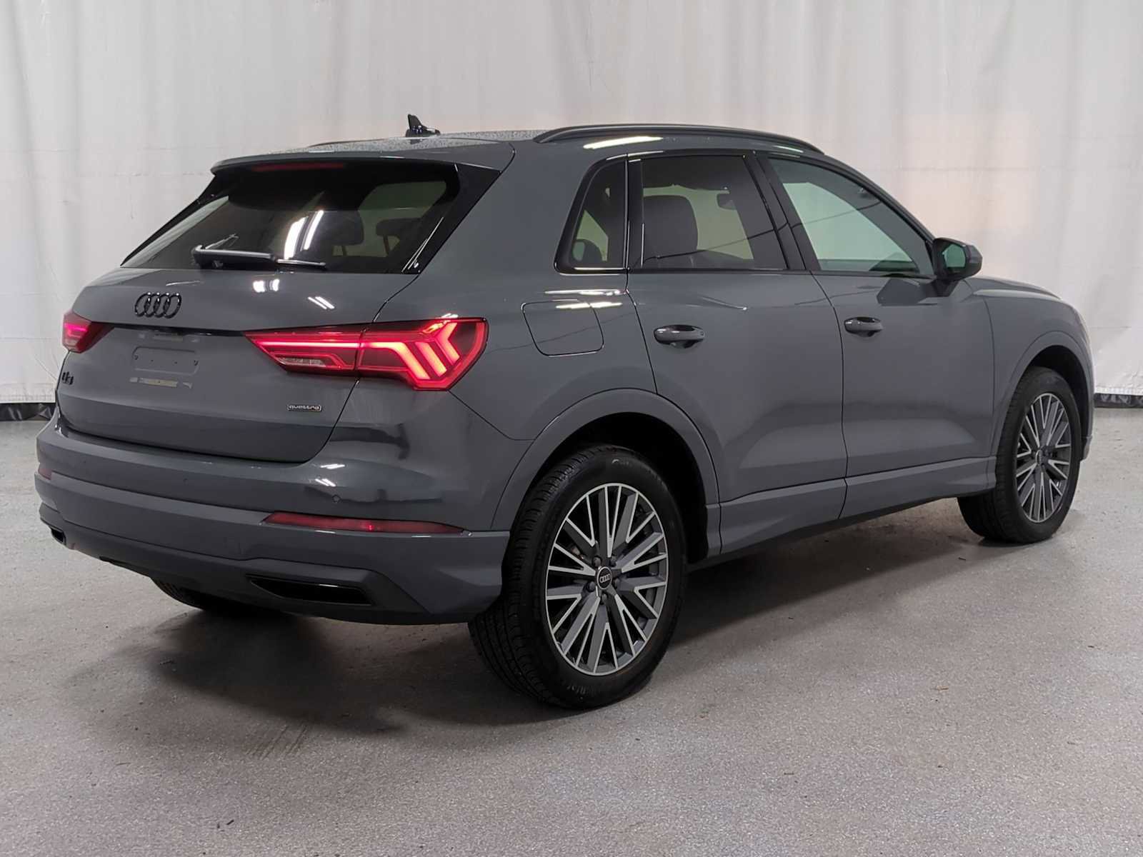 Used 2023 Audi Q3 2.0T Premium w/ Convenience Package image 9