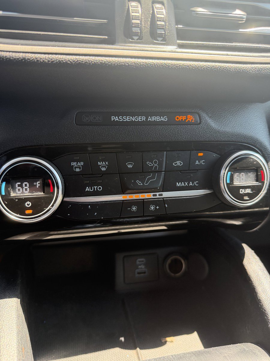 Used 2021 Ford Escape SE FWD image 31