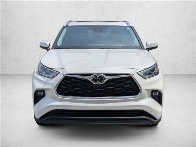 Used 2021 Toyota Highlander Limited FWD image 2