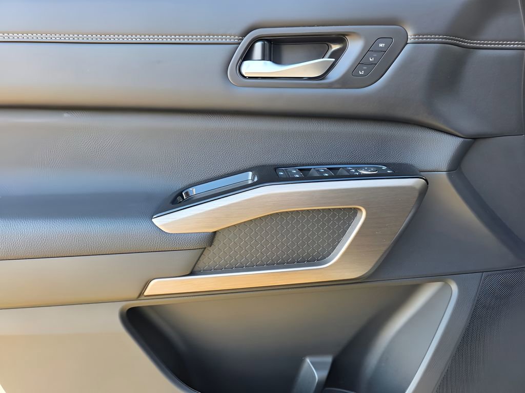 Used 2025 Nissan Pathfinder Platinum w/ Cargo Package image 17