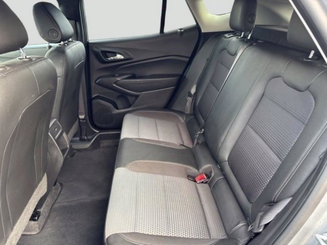 Used 2025 Chevrolet Trax LT w/ LT Convenience Package FWD image 32