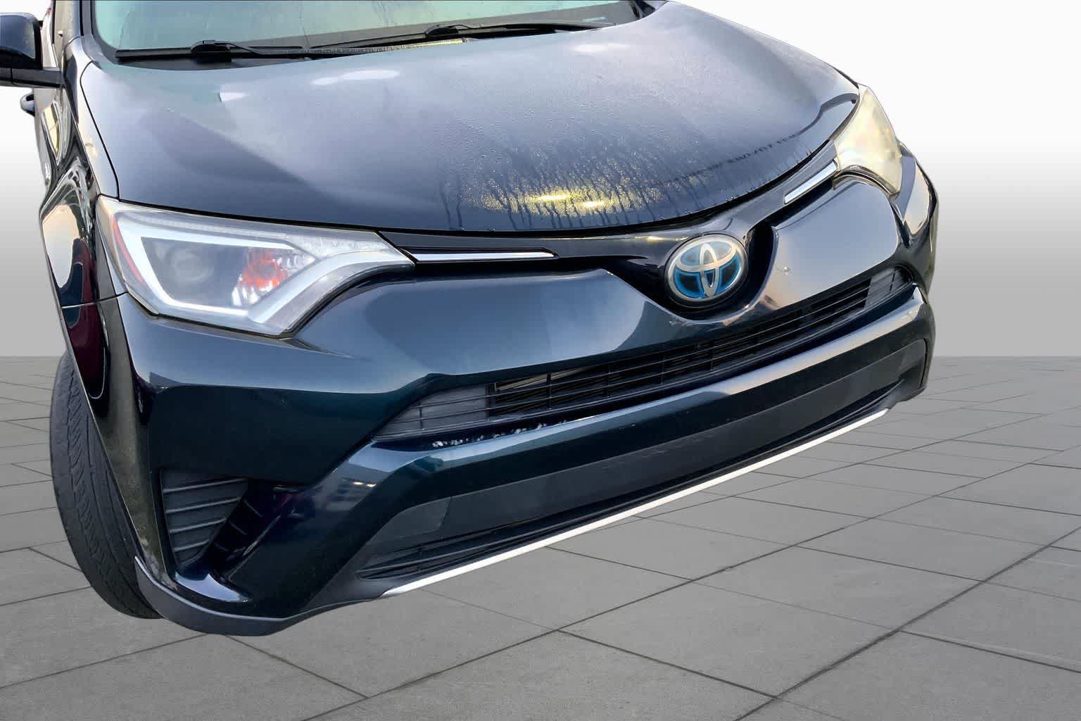 Used 2018 Toyota RAV4 LE AWD/4WD image 43