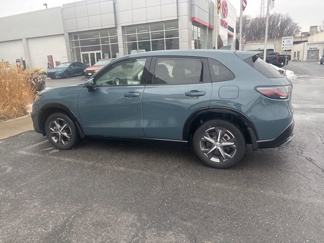 Used 2023 Honda HR-V EX-L image 2