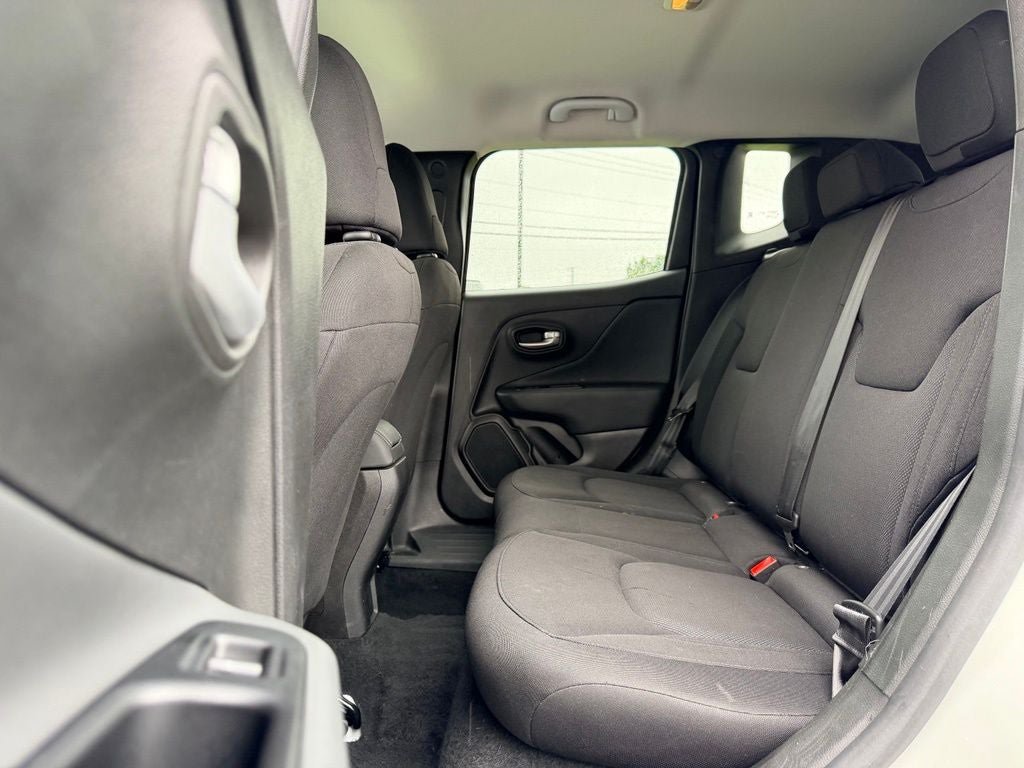 Used 2023 Jeep Renegade Latitude AWD/4WD image 15