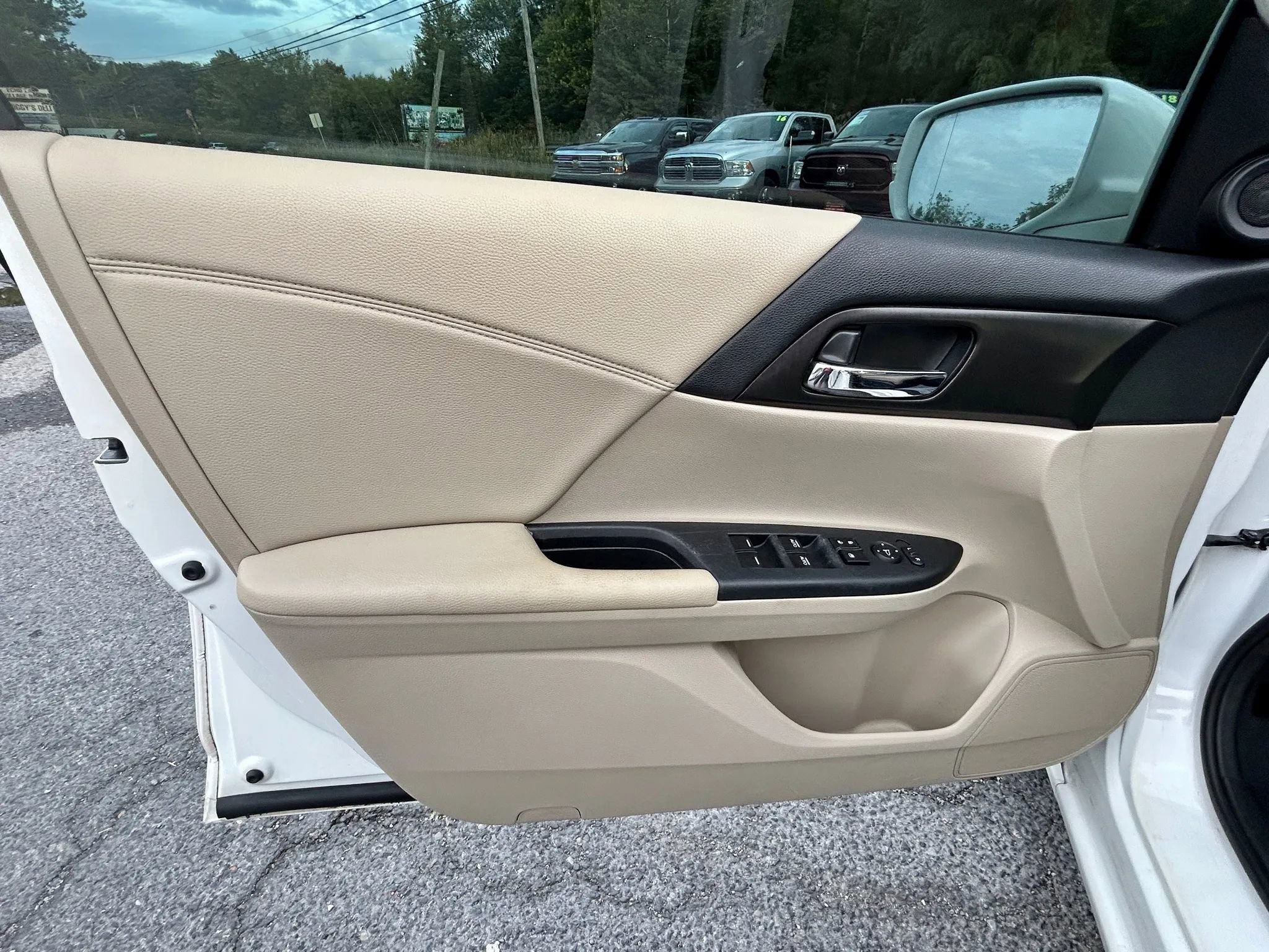 Used 2015 Honda Accord EX image 13