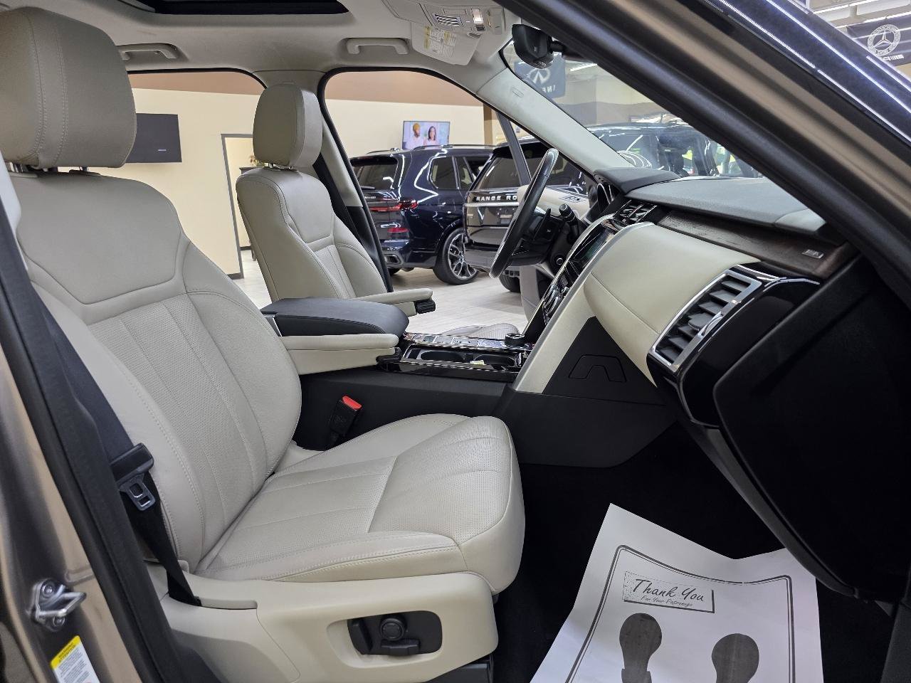 Used 2017 Land Rover Discovery HSE AWD/4WD image 23