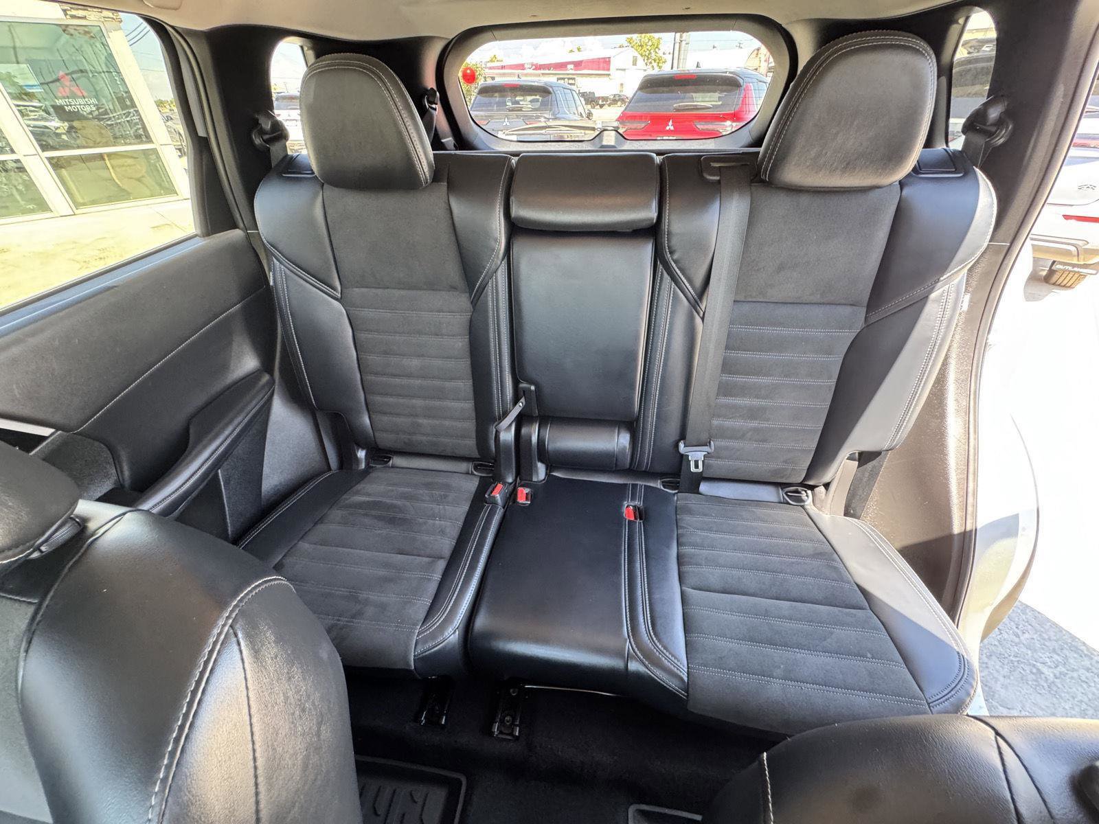 Used 2024 Mitsubishi Outlander SE Black Edition image 16