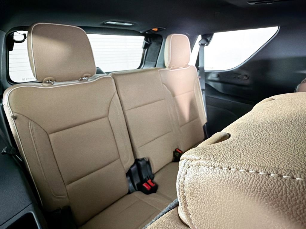 Used 2023 Chevrolet Tahoe Premier w/ Premium Package image 32