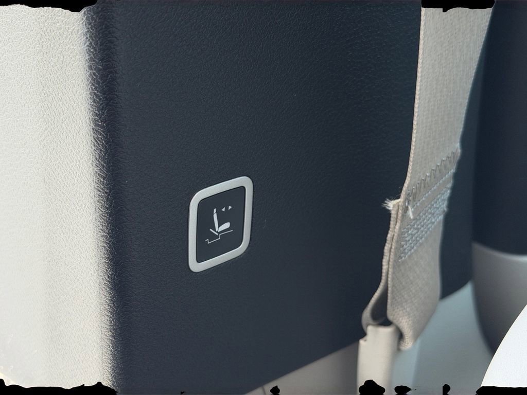 Used 2021 Chrysler Pacifica Touring-L FWD image 17
