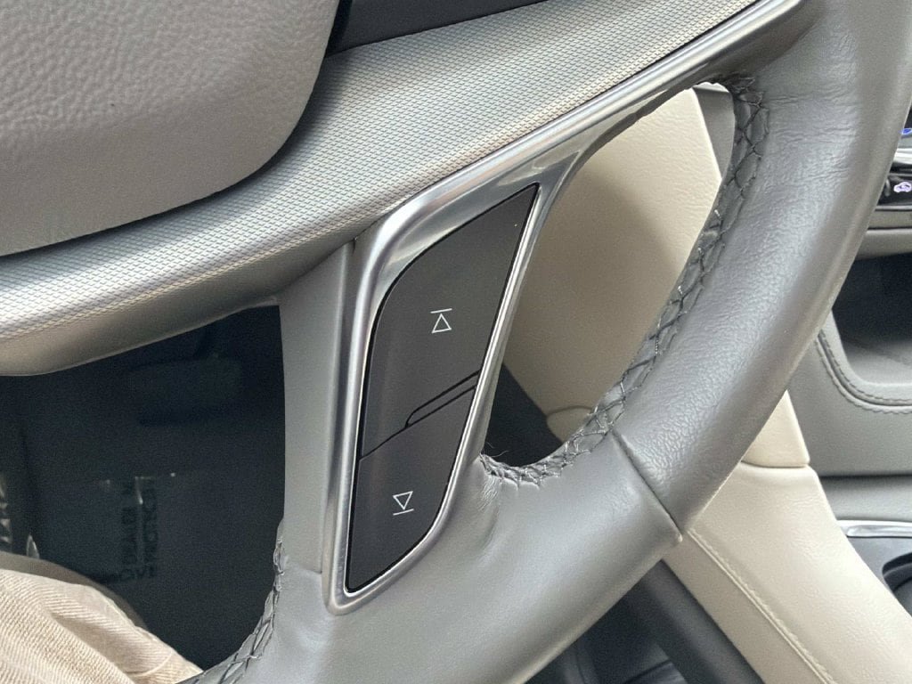 Used 2024 Cadillac XT5 Premium Luxury w/ Technology Package FWD image 21
