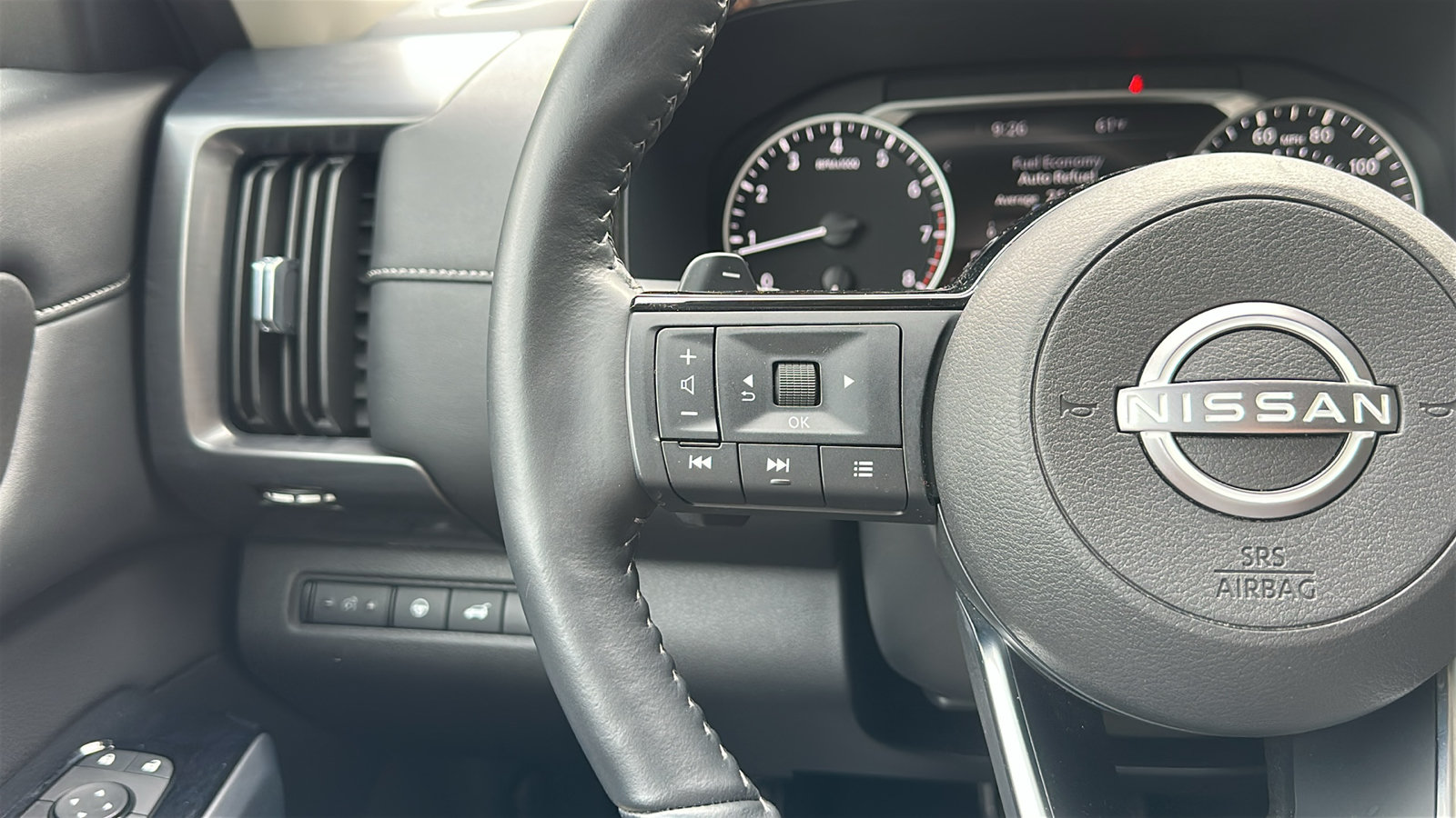 Used 2024 Nissan Pathfinder SL AWD/4WD image 14