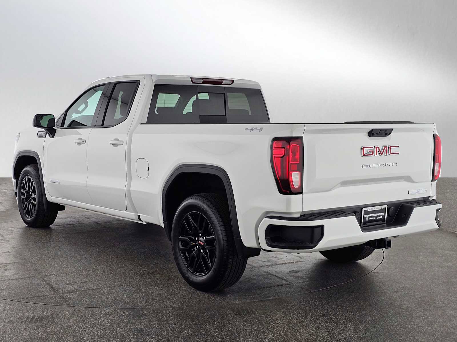 Used 2025 GMC Sierra 1500 Elevation w/ Preferred Package AWD/4WD image 5