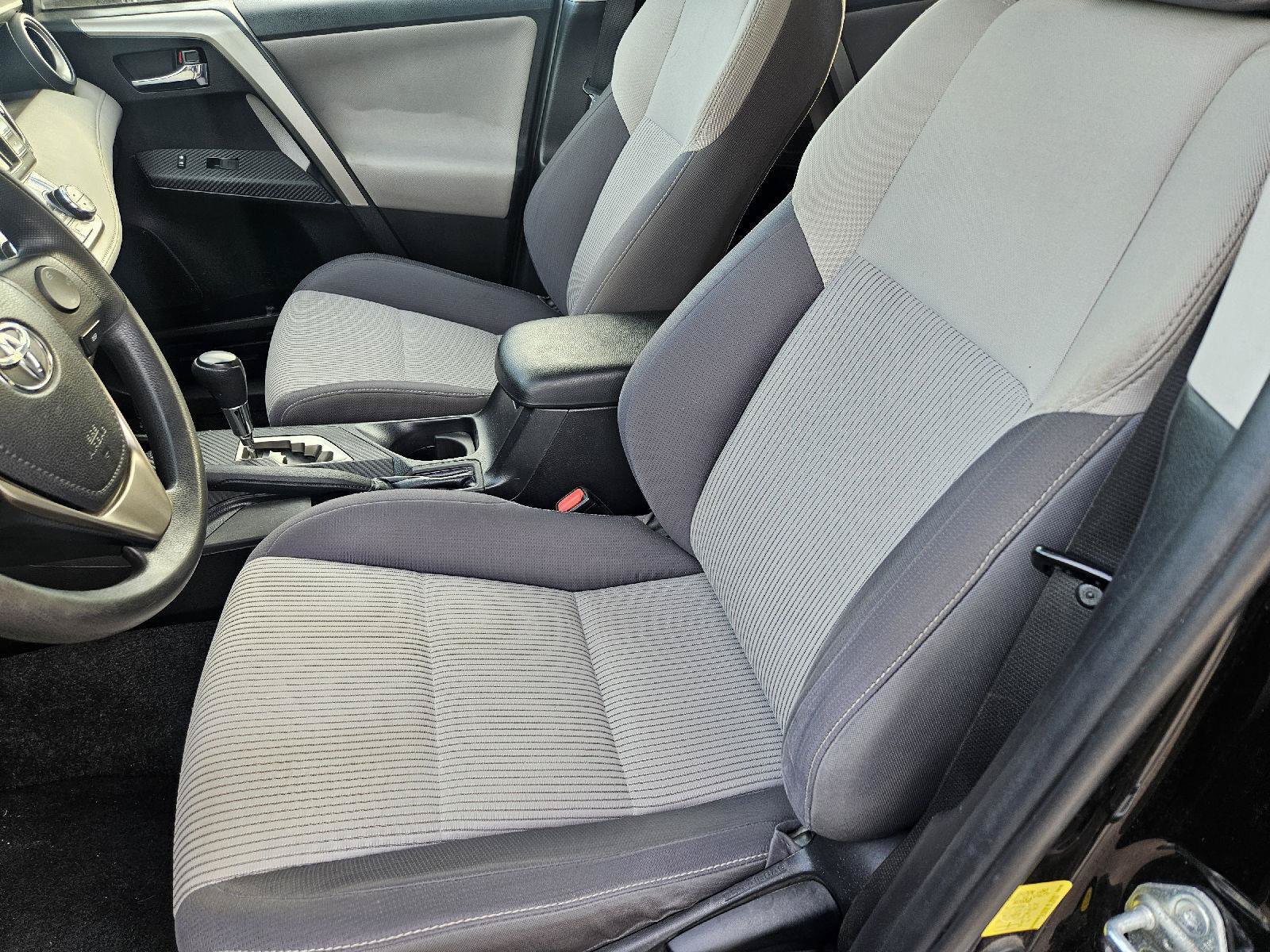 Used 2015 Toyota RAV4 XLE AWD/4WD image 4