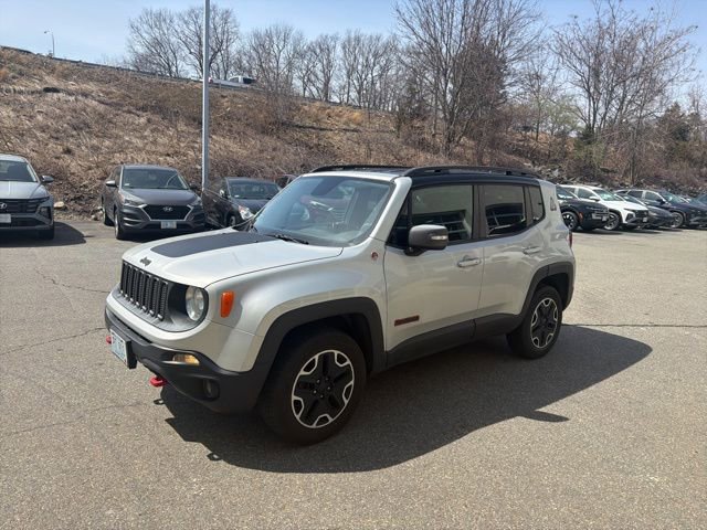 Used 2016 Jeep Renegade Trailhawk AWD/4WD image 3