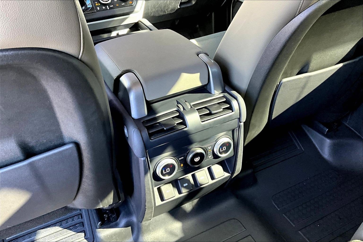 Used 2020 Land Rover Defender 110 S image 32