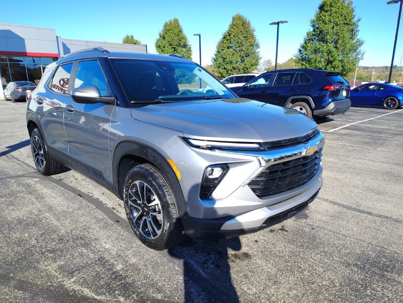Used 2024 Chevrolet TrailBlazer LT AWD/4WD image 3