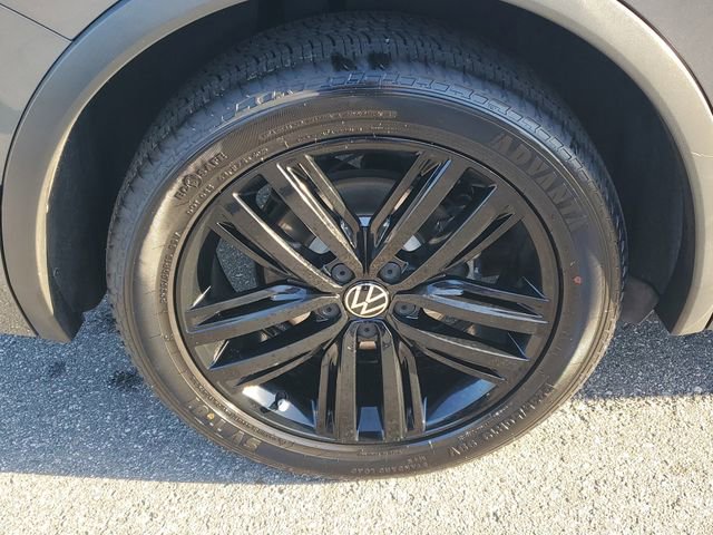 Used 2022 Volkswagen Tiguan SE R-Line image 5