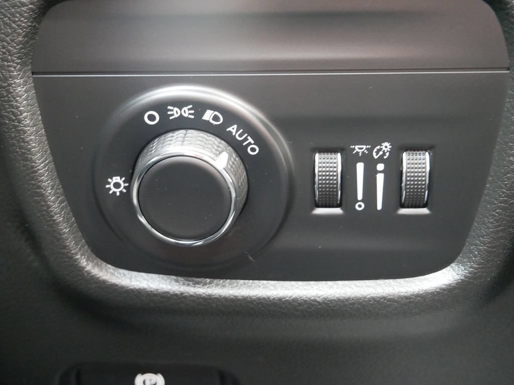 Used 2021 Jeep Grand Cherokee L Laredo AWD/4WD image 29