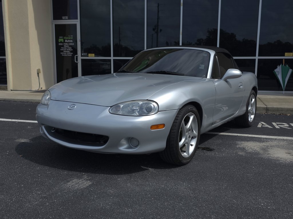 Used 2003 MAZDA MX-5 Miata RWD image 3