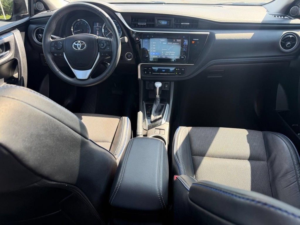 Used 2017 Toyota Corolla SE w/ SE Premium Package FWD image 12