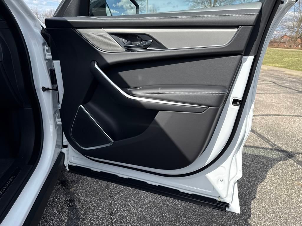 New 2026 Jaguar F-PACE R-Dynamic S image 15