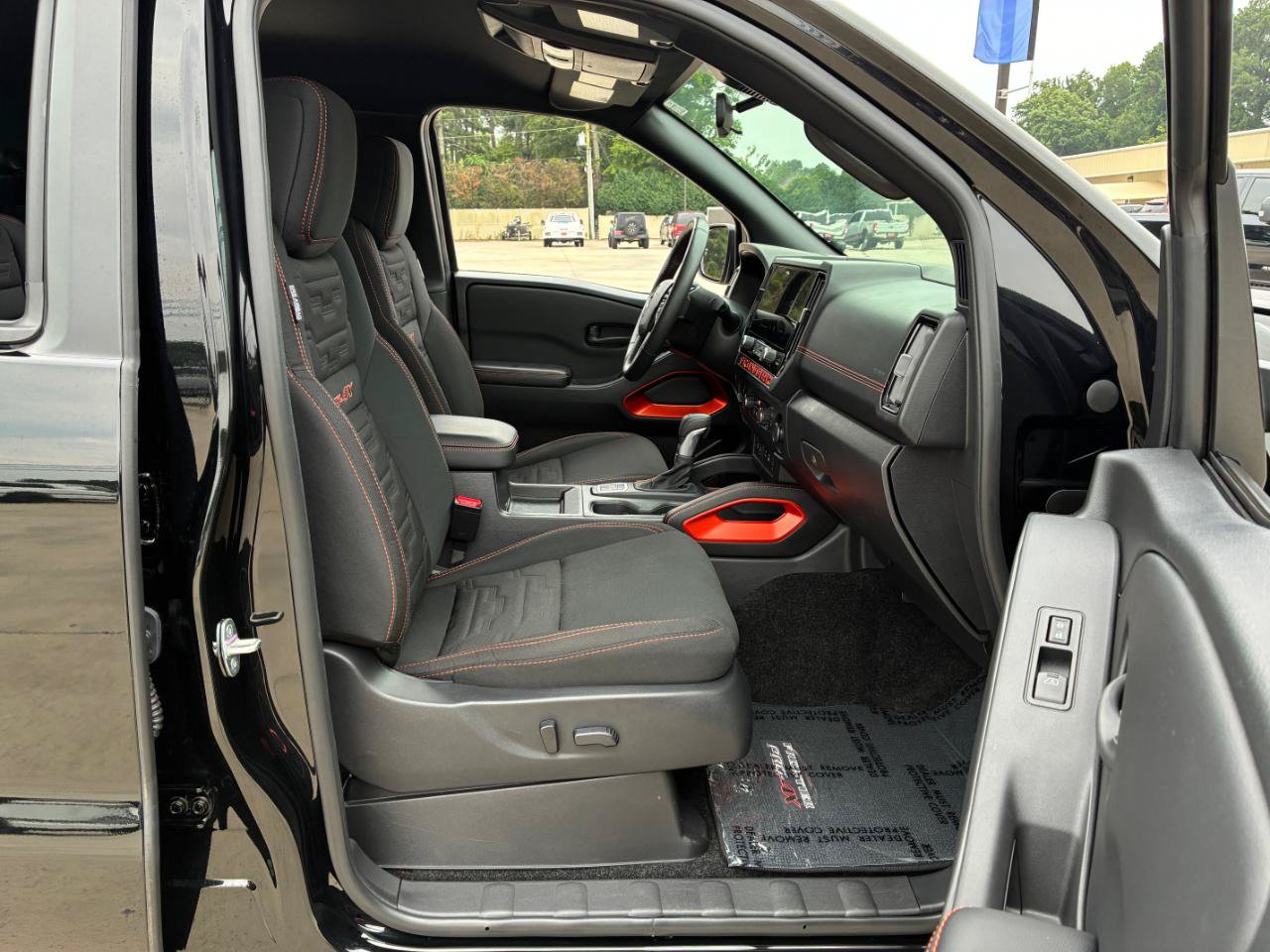 Used 2026 Nissan Frontier PRO-4X AWD/4WD image 14