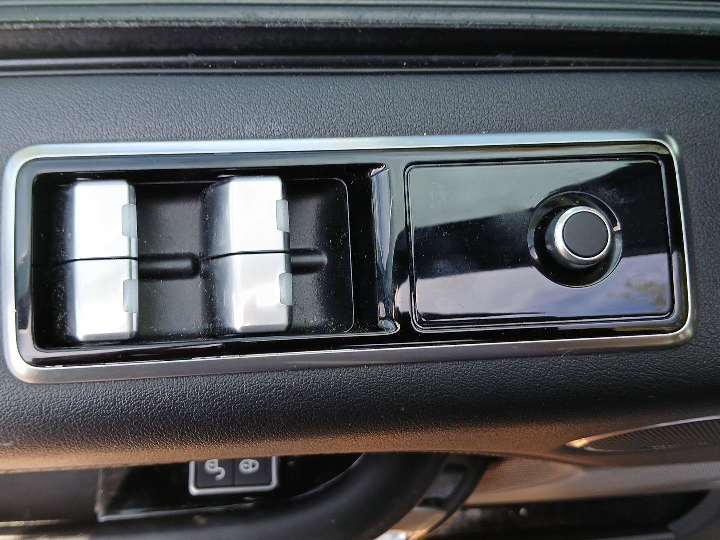 Used 2018 Land Rover Range Rover Long Wheelbase Supercharged image 9