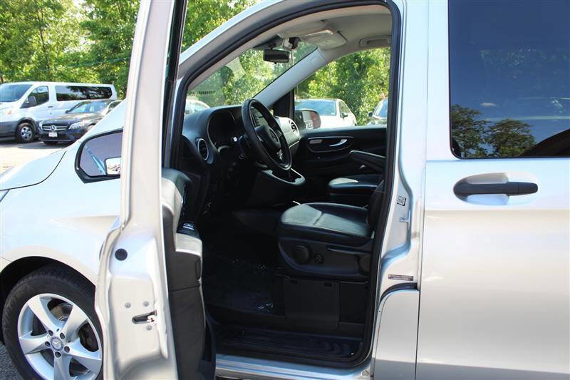 Used 2016 Mercedes-Benz Metris Passenger image 10